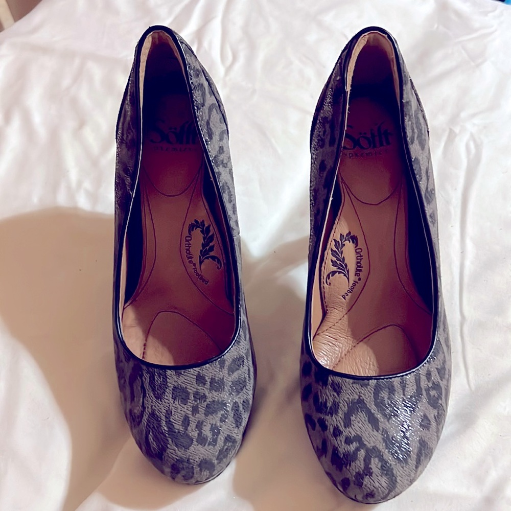 Women’s Sofft Premier Mandy heels, Gray and black cheetah print, size 7M